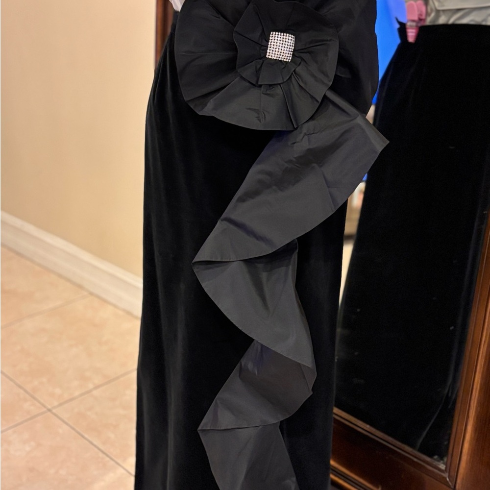 Vintage Black Rosette Waterfall-Ruffle Velvet Skirt. Size 46 US Large - Picture 2 of 7